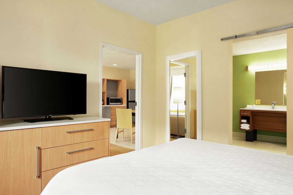 Room, 1 Queen Bed, Accessible (3x3 Transfer Shower) photo 3