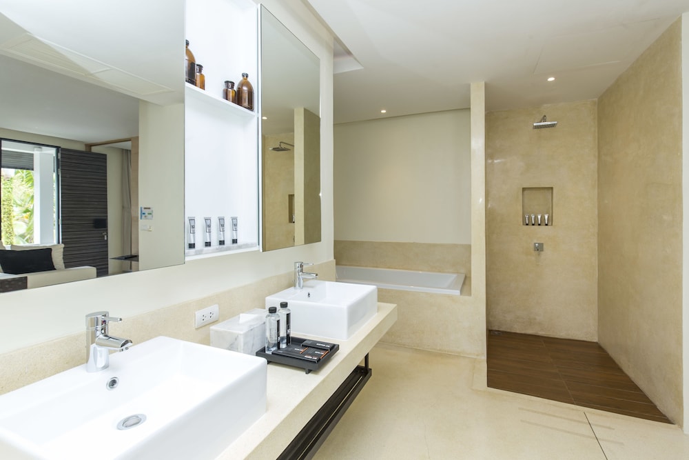 Premier Suite - Photo 5