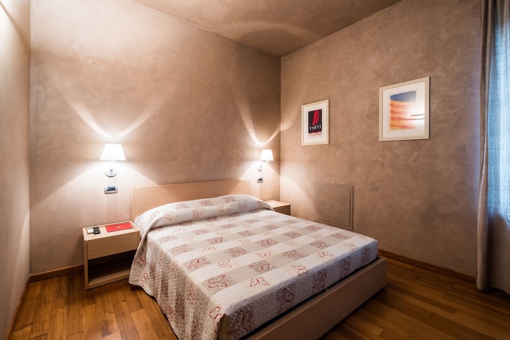 Standard Double Room, 1 Double Bed, Private Bathroom, Park View photo 1