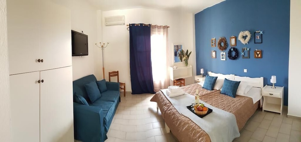 Large Studio (2 Adults)