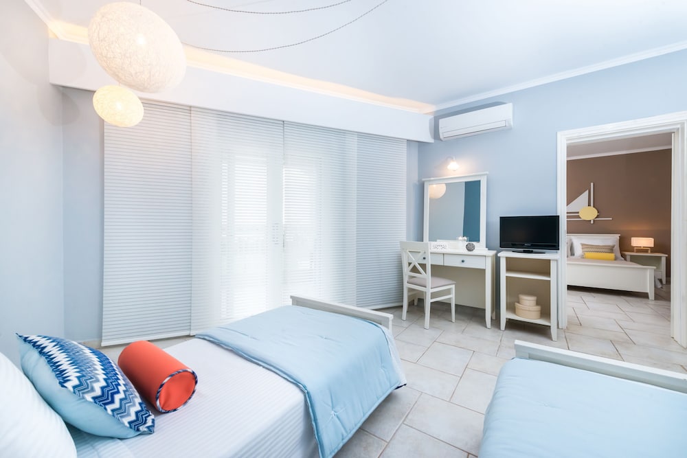 Deluxe Suite, 2 Bedrooms, Sea View (2nd / 3rd floor)