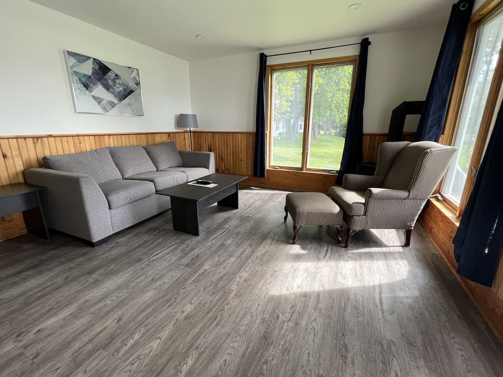 Standard Suite, 1 Bedroom, Kitchen, Lake View (Beaches)