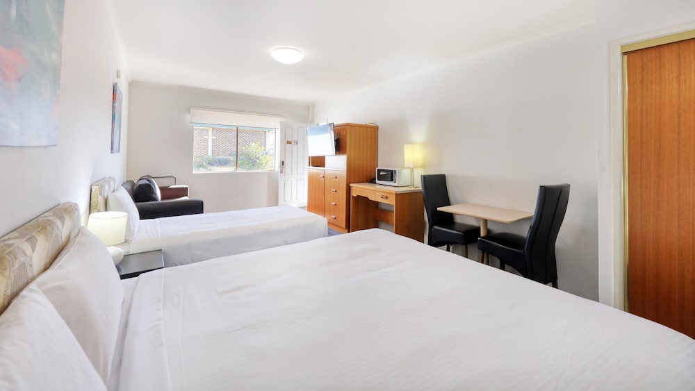 Deluxe Room, Multiple Beds, Non Smoking - Photo 2