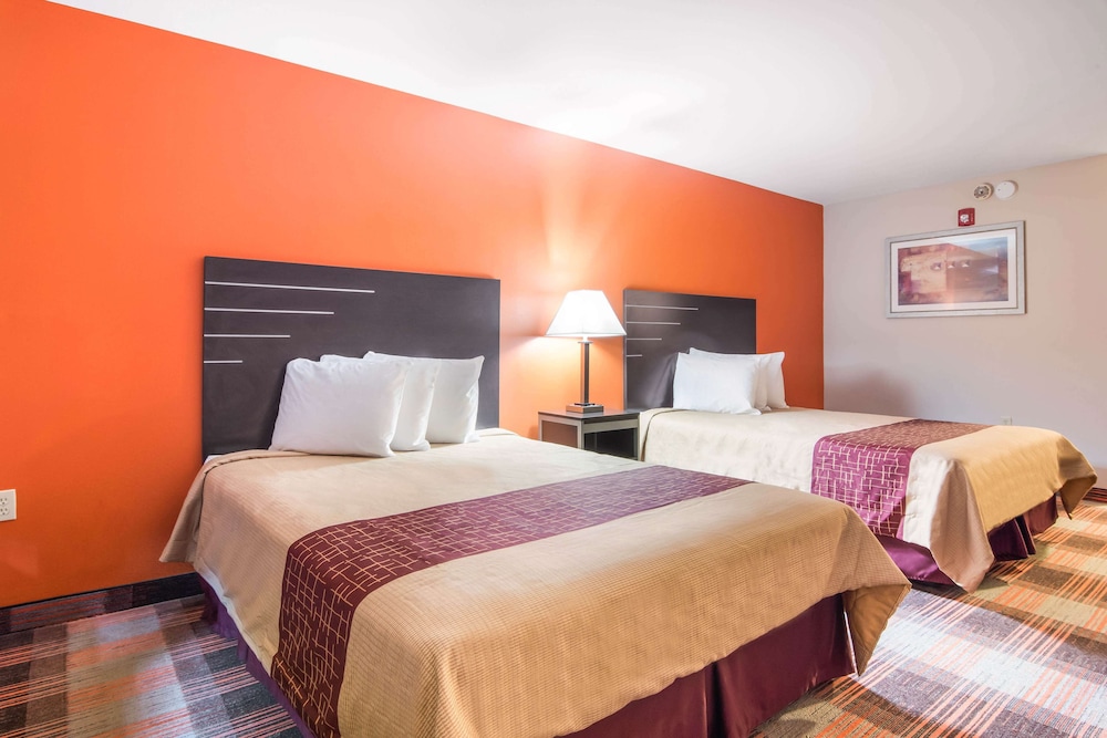 Room, 2 Queen Beds, Non Smoking - Photo 1