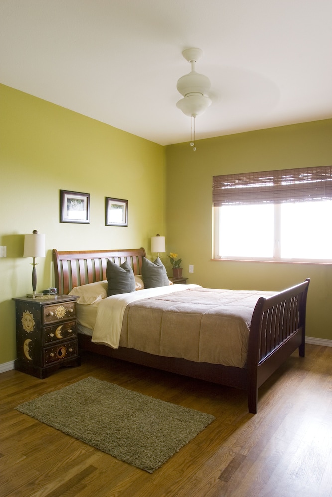 Deluxe Room, 1 Queen Bed, Ocean View (Private half bath with outdoor garden shower)