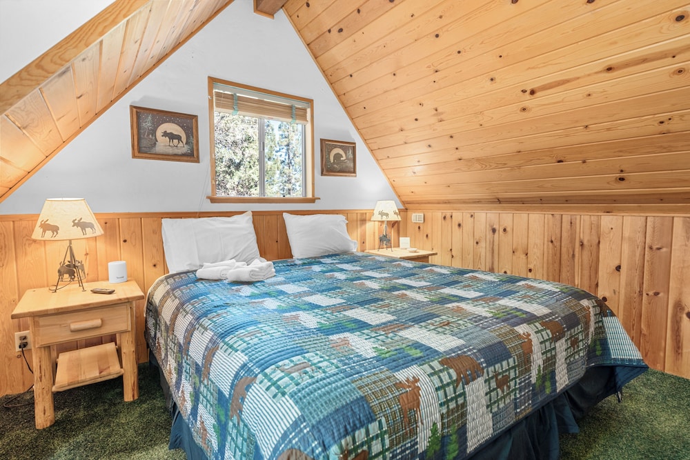 House, Multiple Beds, Hot Tub, Mountain View photo 1