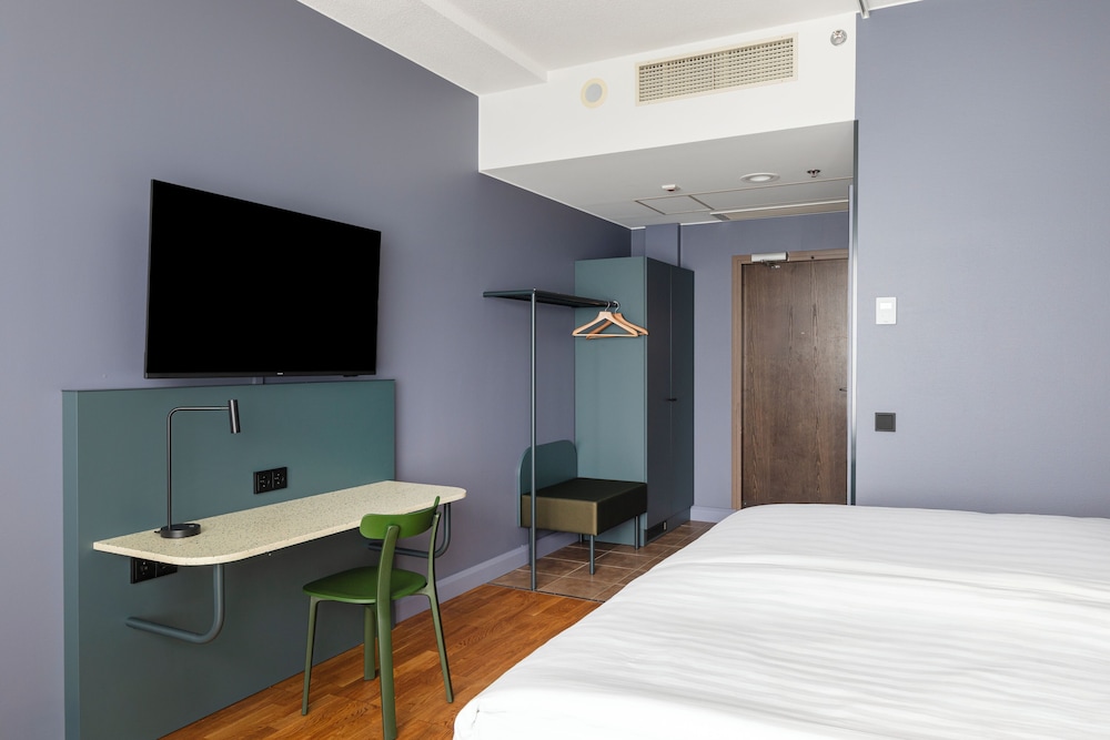 Superior Room, 1 King Bed, Tower - Photo 3