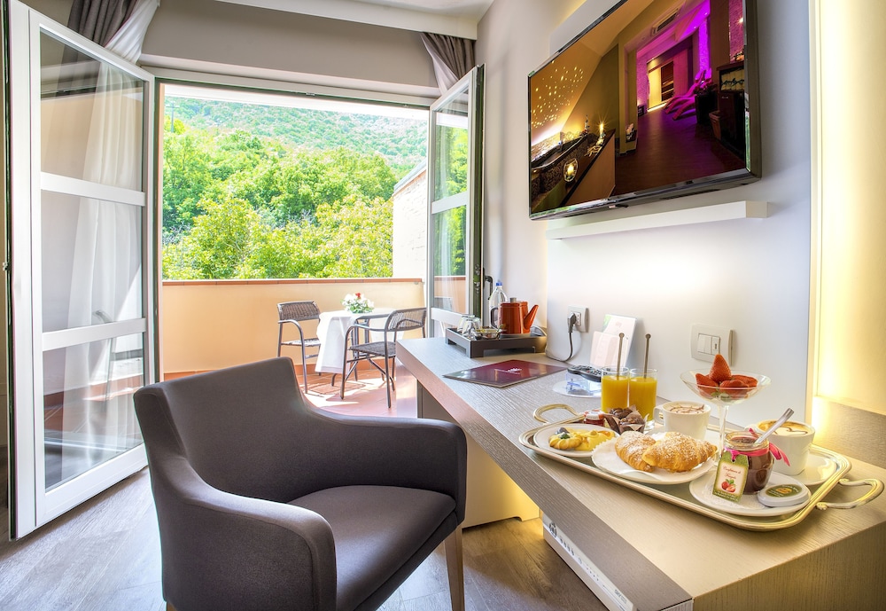 Luxury Double Room, 1 Bedroom, Garden View photo 3