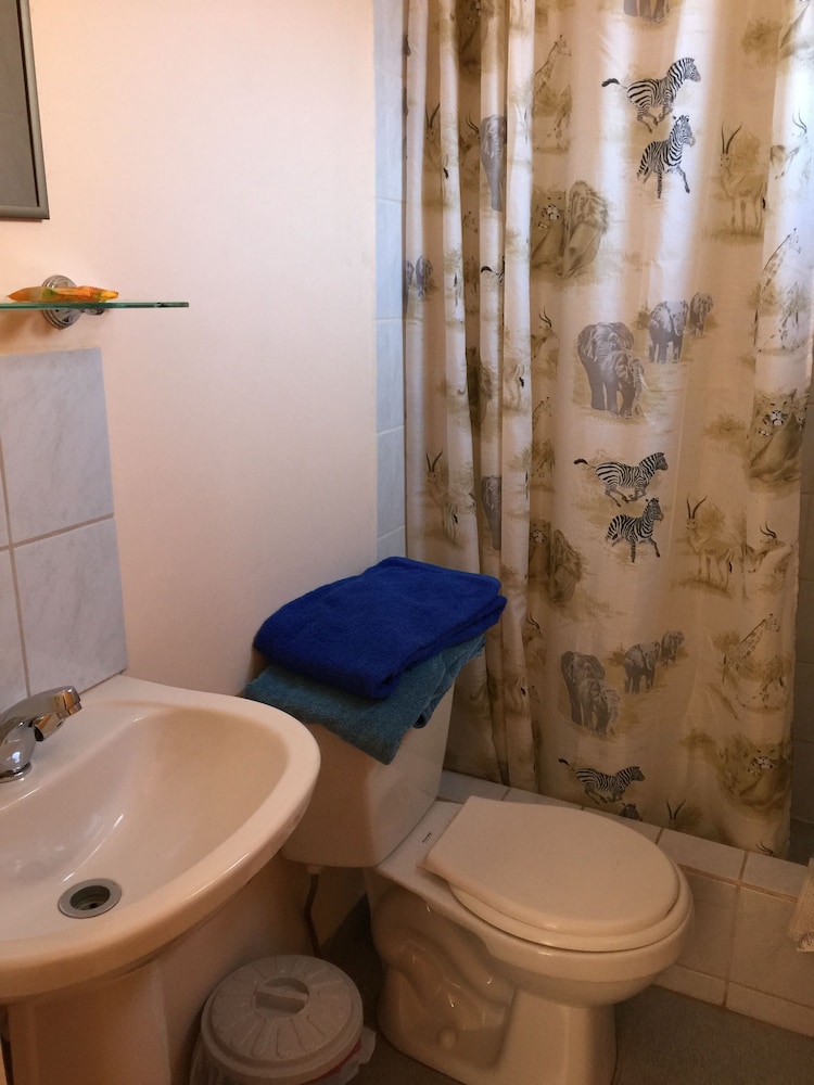 Standard Twin Room, 2 Twin Beds, Private Bathroom photo 3