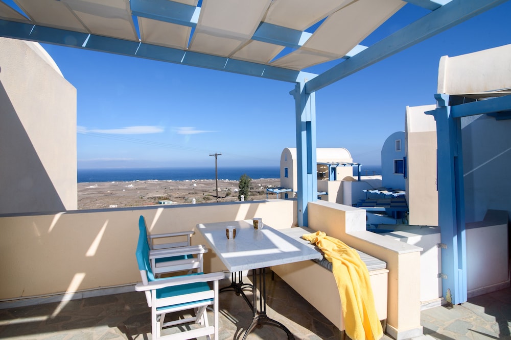 Studio, Pool View - Photo 2