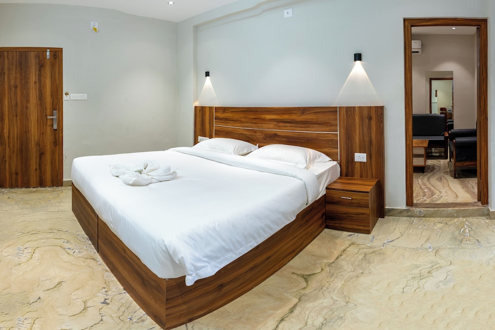 2 BedRoom Suite