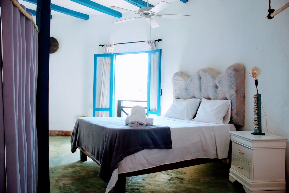Room, 1 Queen Bed, Garden View photo 2