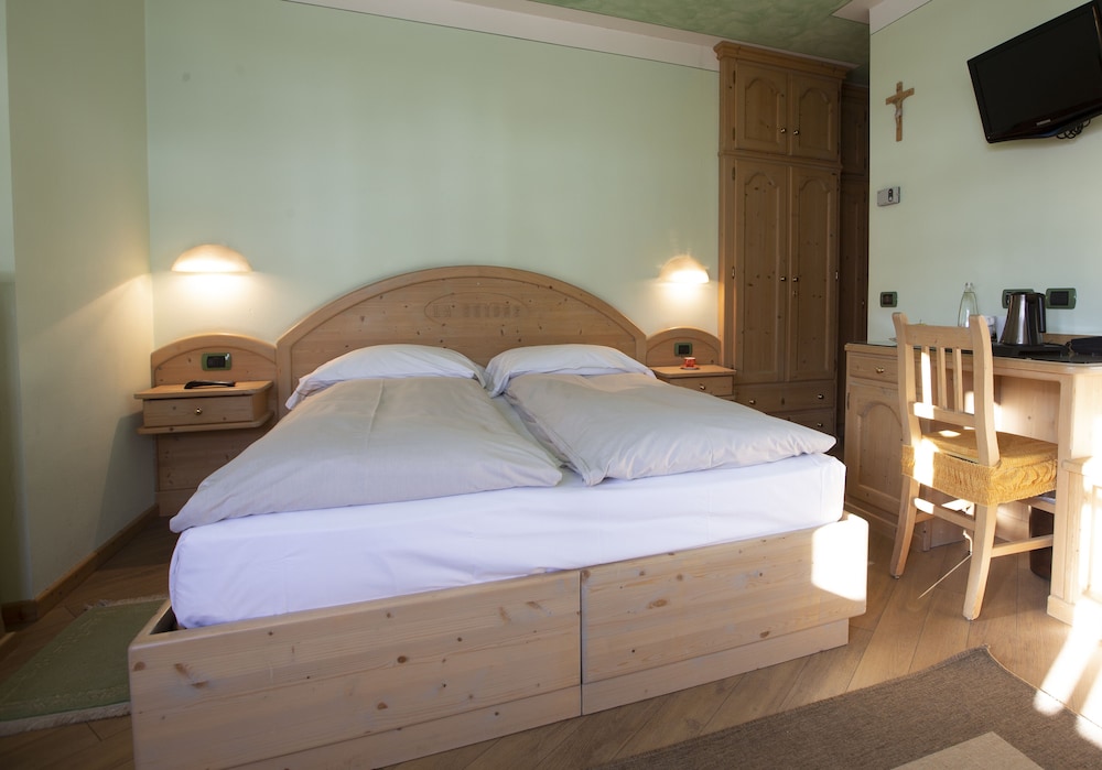Deluxe Double Or Twin Room photo 3