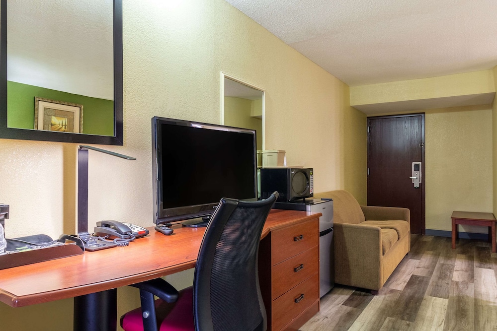 Standard Double Room, 2 Double Beds, Smoking - Photo 5