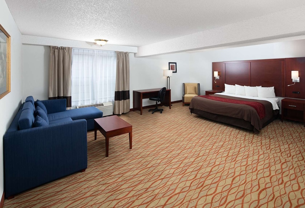 Business Suite, 1 King Bed, Non Smoking - Photo 1