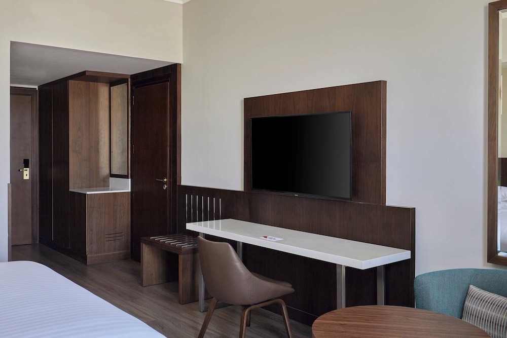 Deluxe Room, 1 King Bed - Photo 2