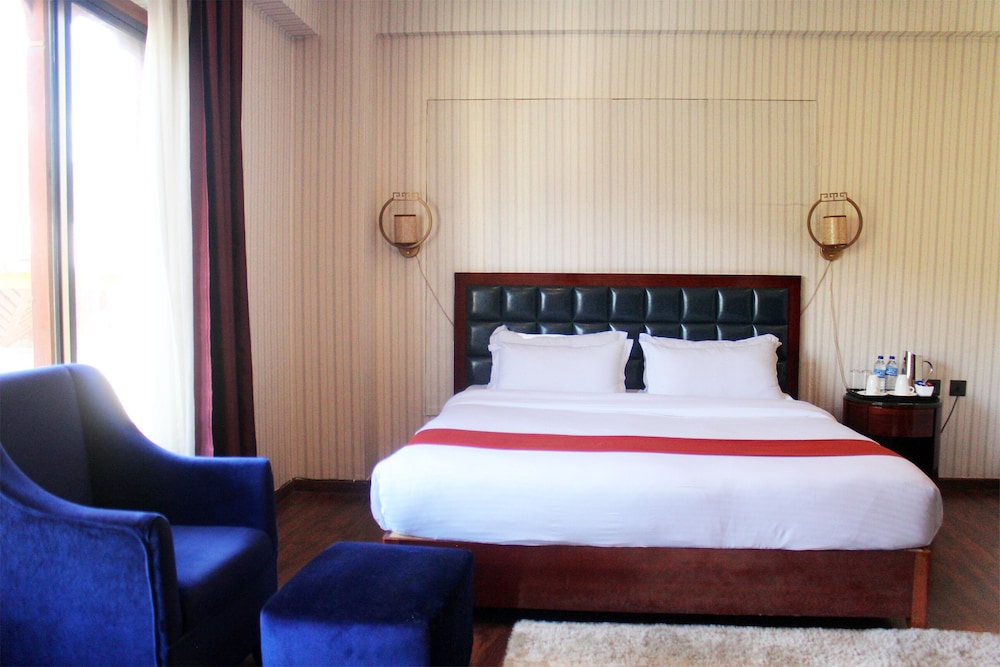 Deluxe Room - Photo 3