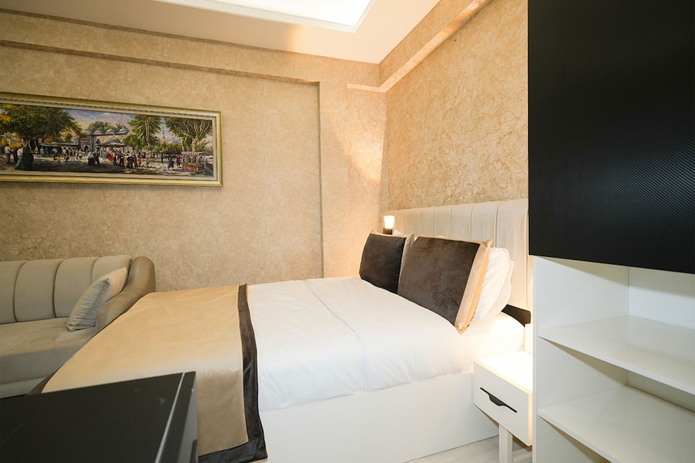 Economy Room