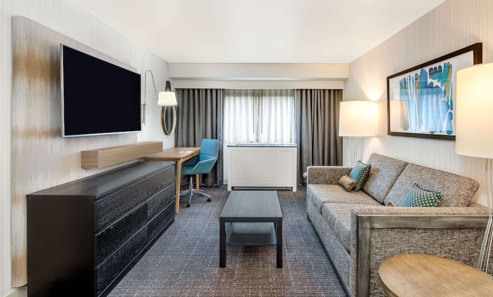 Suite, 1 King Bed, Accessible (Mobility Roll in Shower One Bedroom) - Photo 1