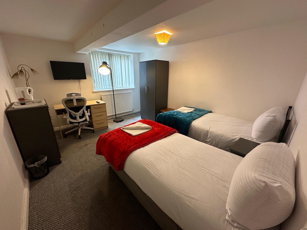 Standard Twin Room, 2 Twin Beds, Non Smoking, Shared Bathroom