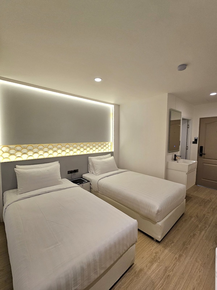 Standard Twin Room, No Windows photo 1