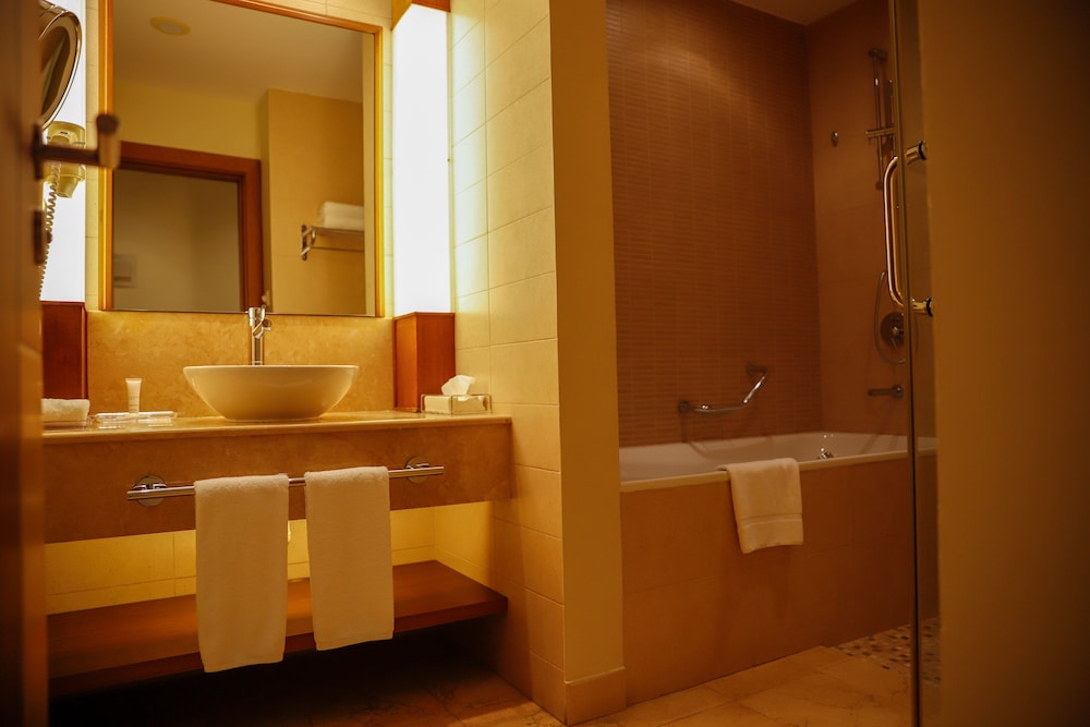 Standard Room, 1 King Bed, Balcony, Pool View - Photo 16