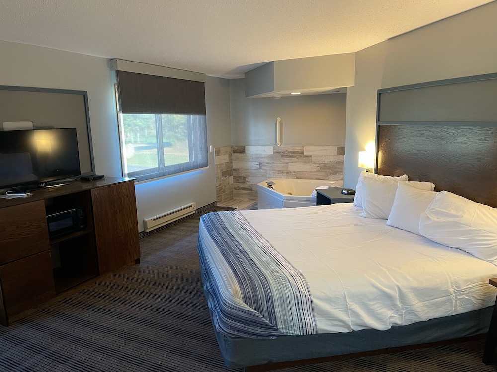Deluxe Room, 1 King Bed, Non Smoking - Photo 3