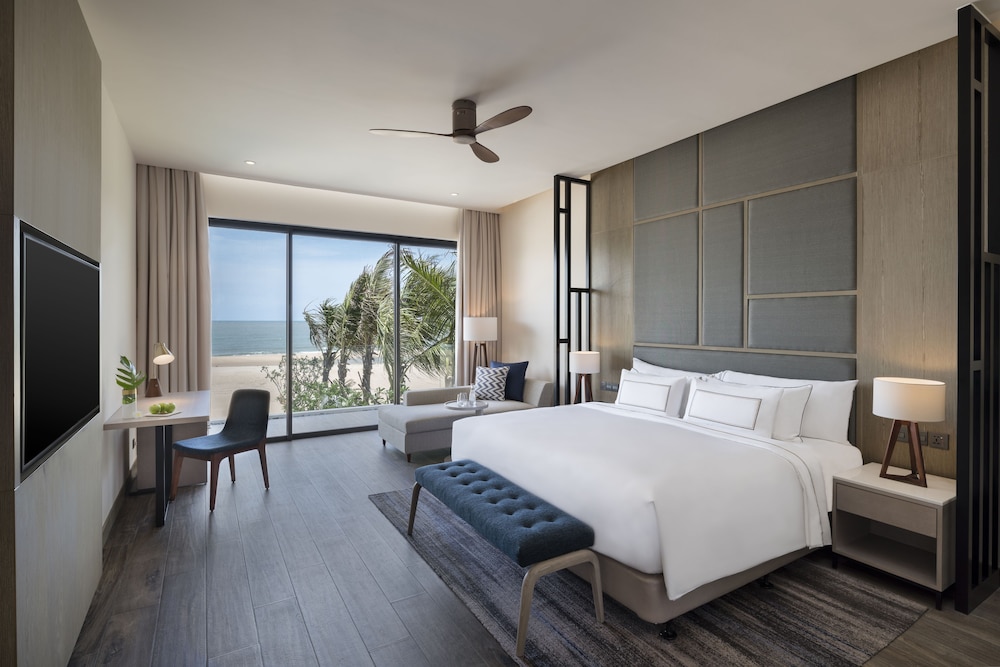 The Level 4-Bedroom Beachfront Pool Villa - Photo 2