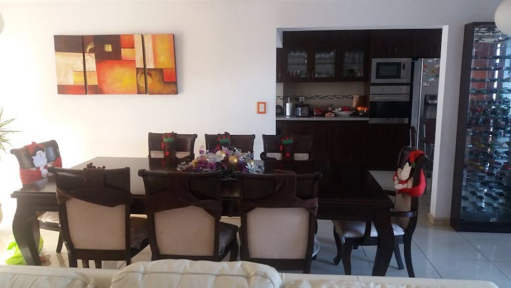House, 4 Bedrooms photo 2