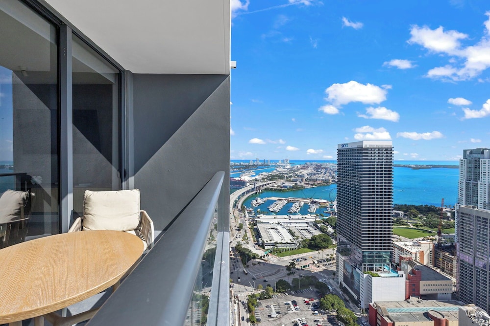 Luxury Studio, City View photo 3