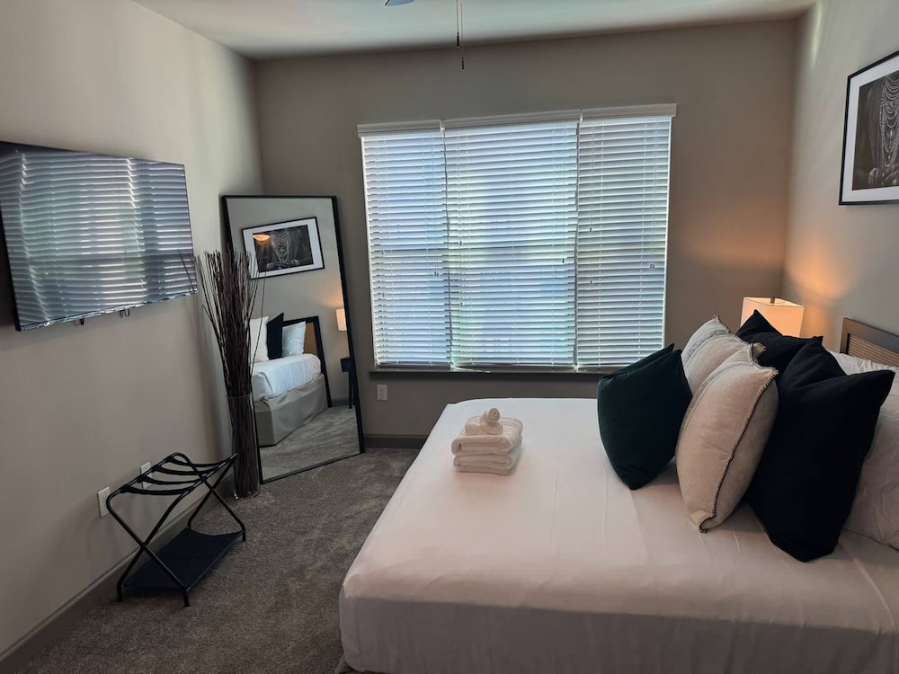 Ebony Ivory Midtown King Bed, Billede 33
