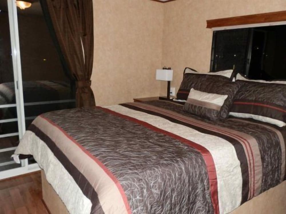 Family House, 2 Bedrooms, Kitchen, Harbor View photo 1