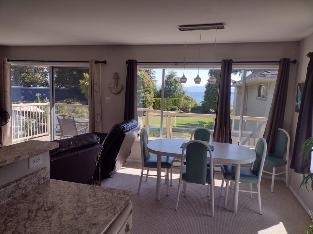Two Bedroom Poolside - Sleeps 6 photo 2