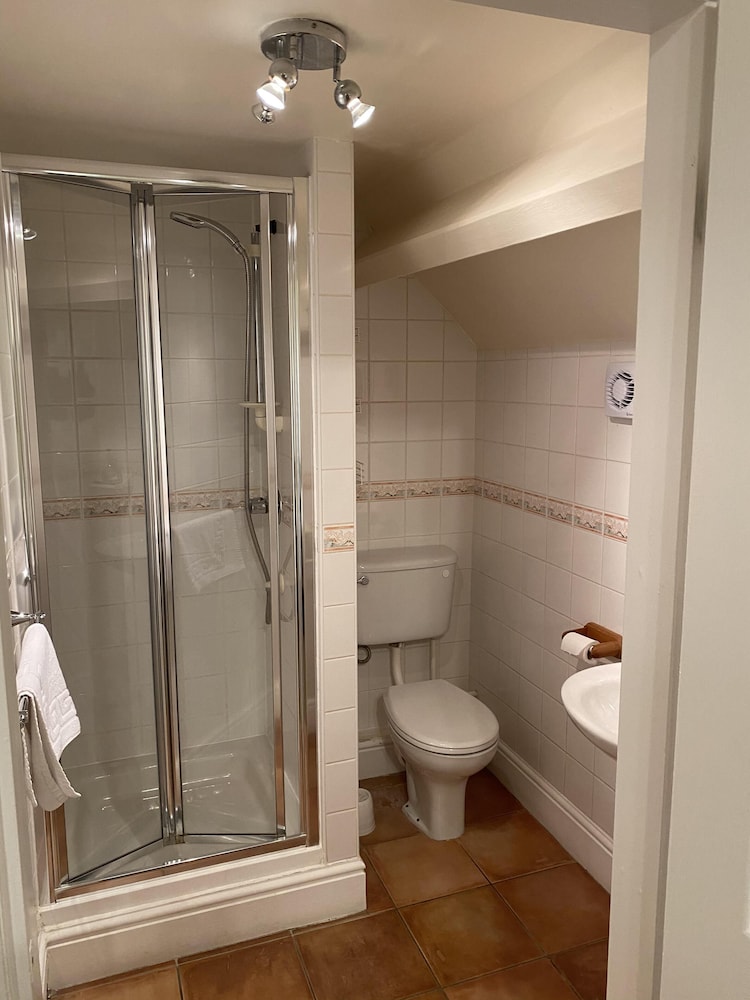 Double Room, Ensuite - Photo 10