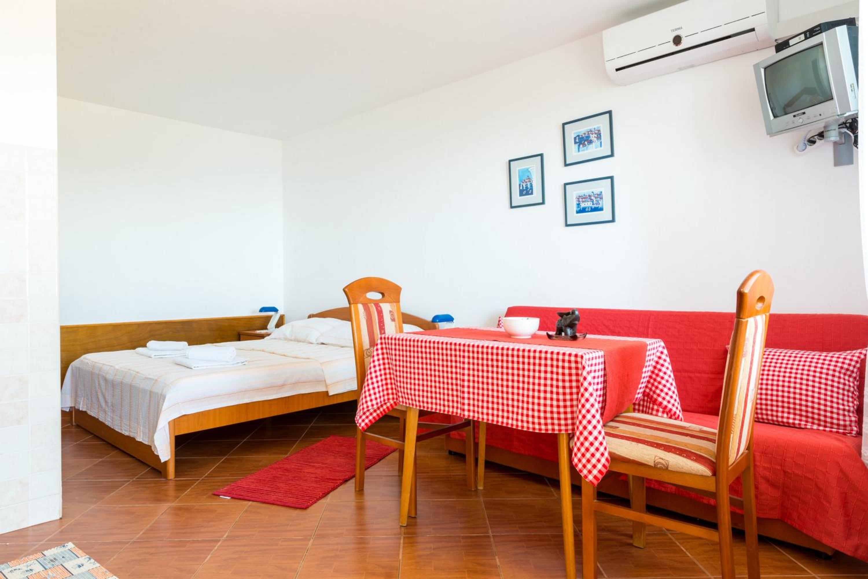 Standard Studio with Terrace and Sea View  photo 1
