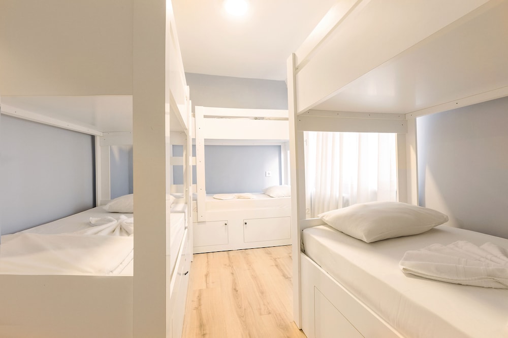Deluxe Shared Dormitory, Women only, Ensuite photo 2