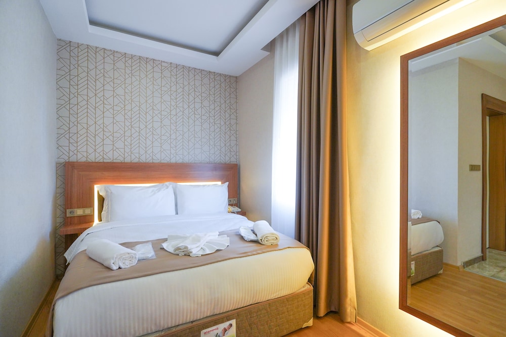 Standard Double or Twin Room, City View photo 1