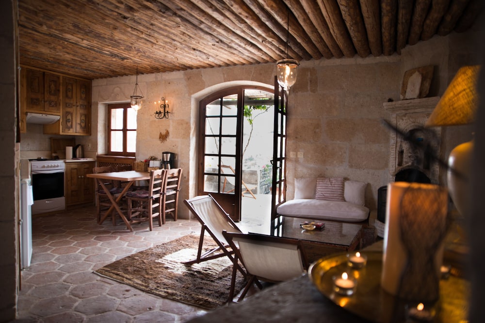Luxury Suite, Fireplace, Valley View
