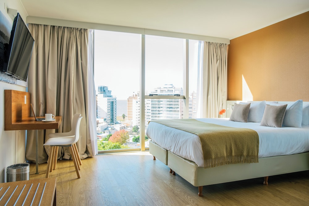 Superior Double Room (with Balcony) photo 3
