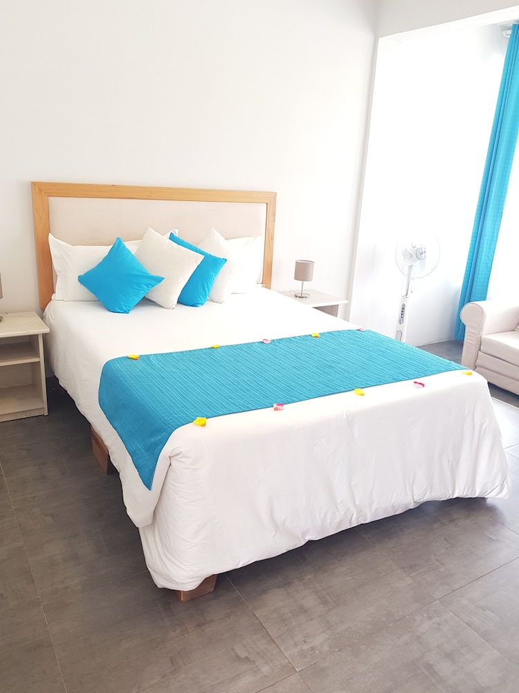 Standard Triple Room, City View photo 3