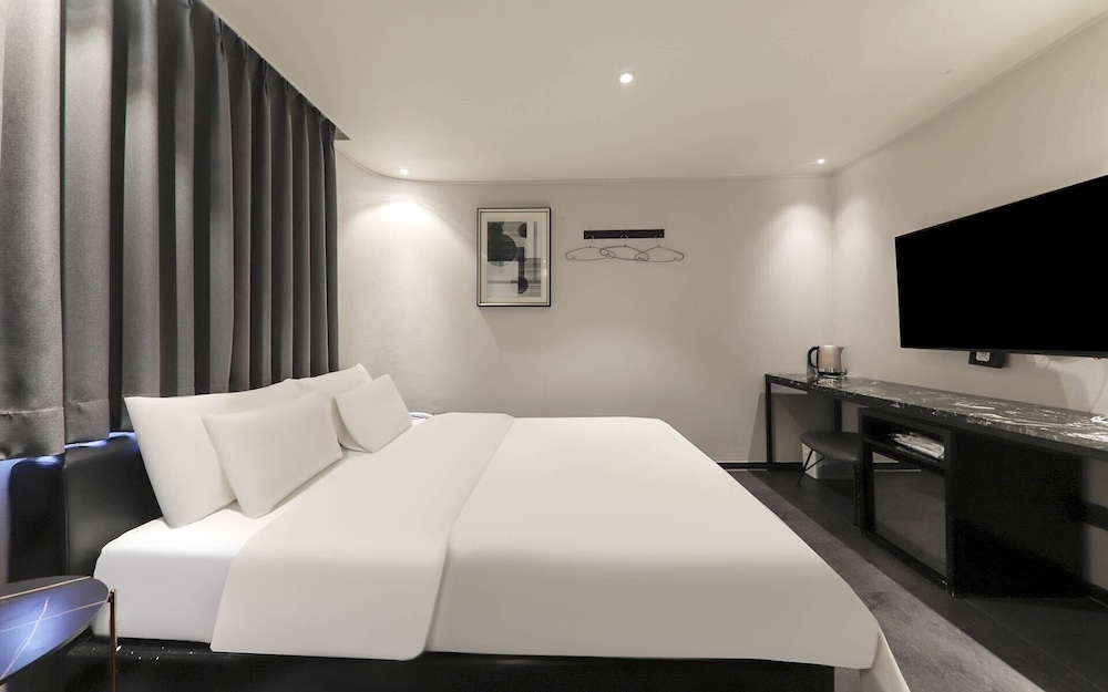 Standard Double Room, Non Smoking, River View
