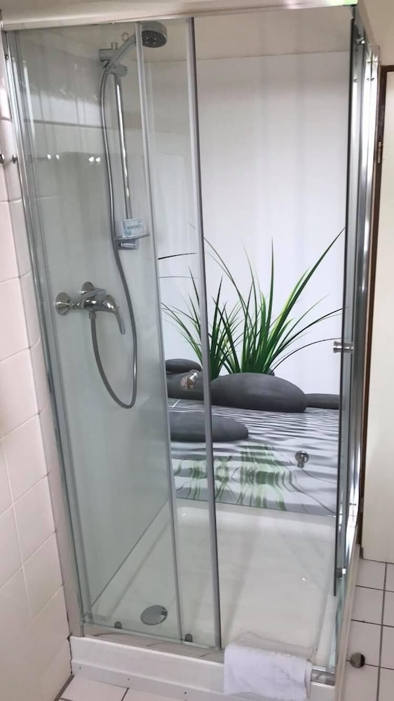 Economy Double Room, 2 Twin Beds, Non Smoking photo 2