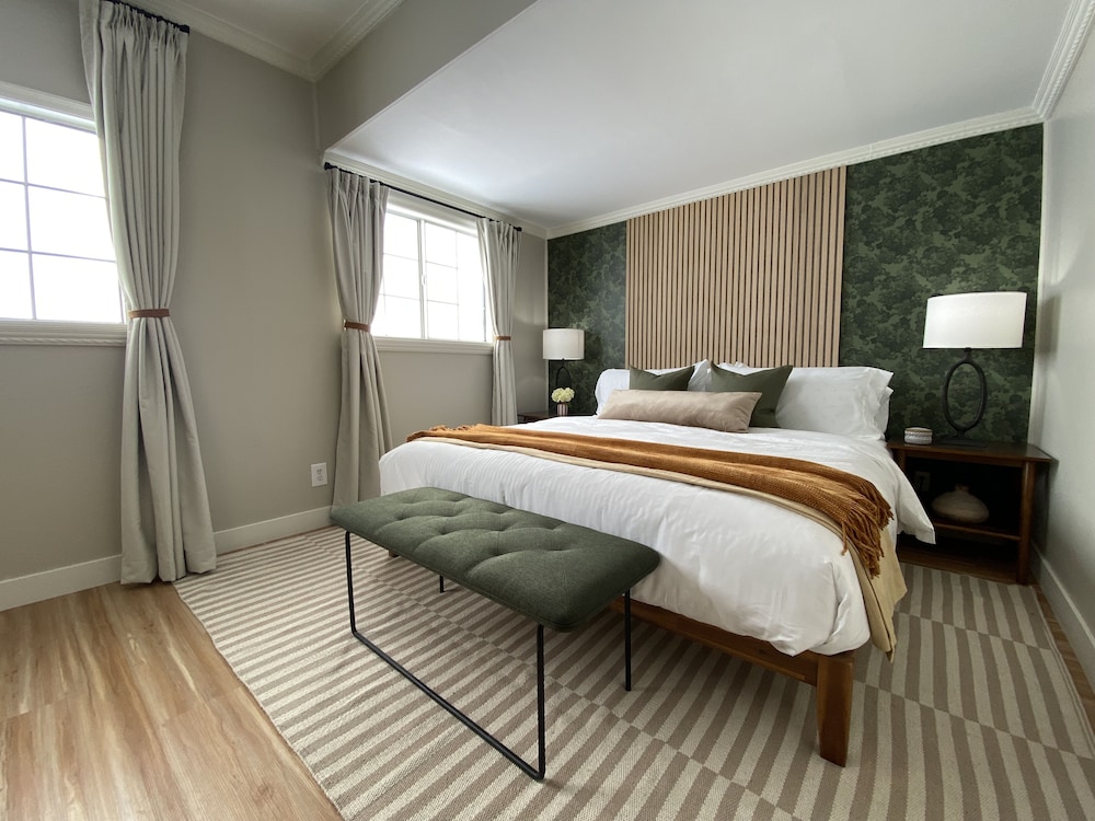 Superior Room, 1 King Bed photo 2