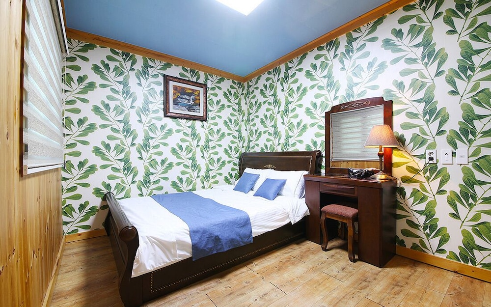 Condo (Dasol) photo 1