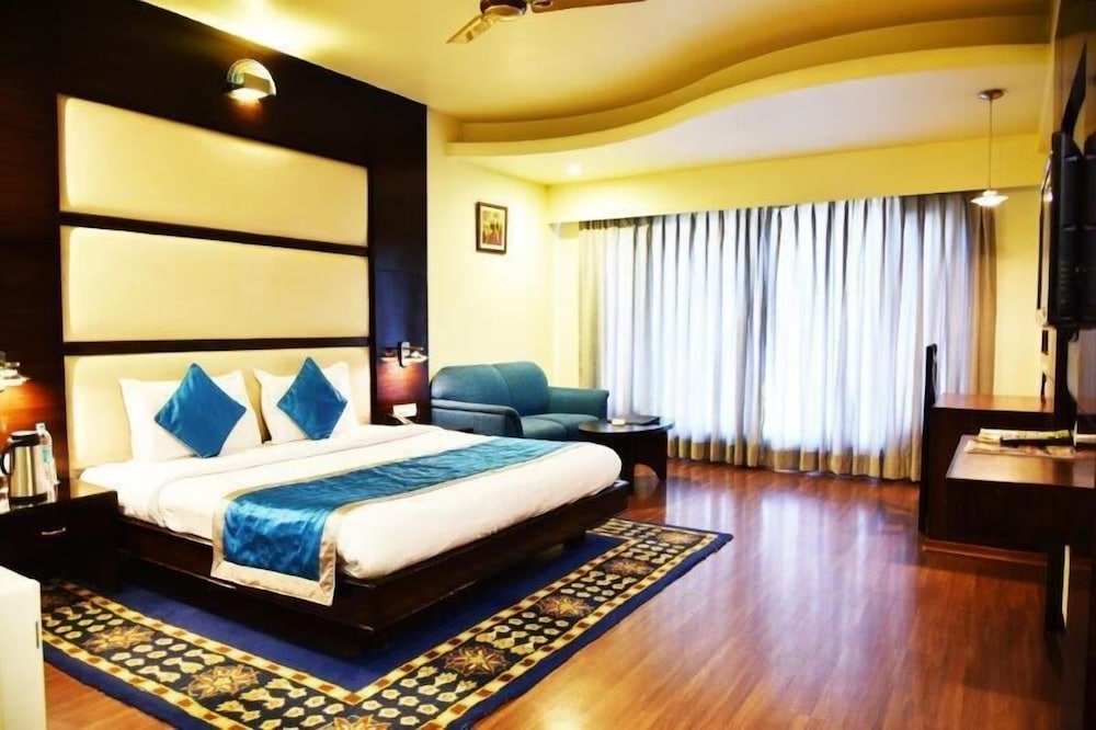 Superior Room, 1 King Bed, Non Smoking, City View photo 3