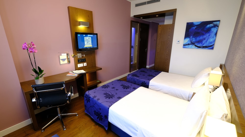 Standard Twin Room photo 2