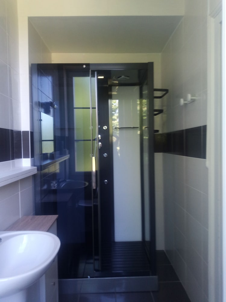 Deluxe Double Room, 1 Queen Bed, Garden View (Zen) photo 3