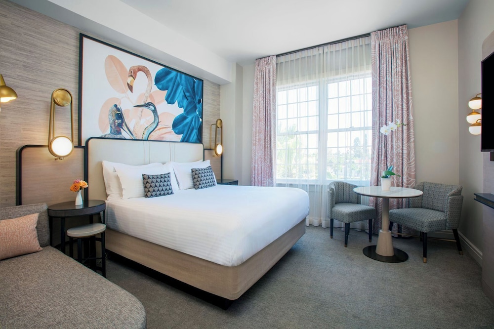 Deluxe Room, Balcony (King) - Photo 1