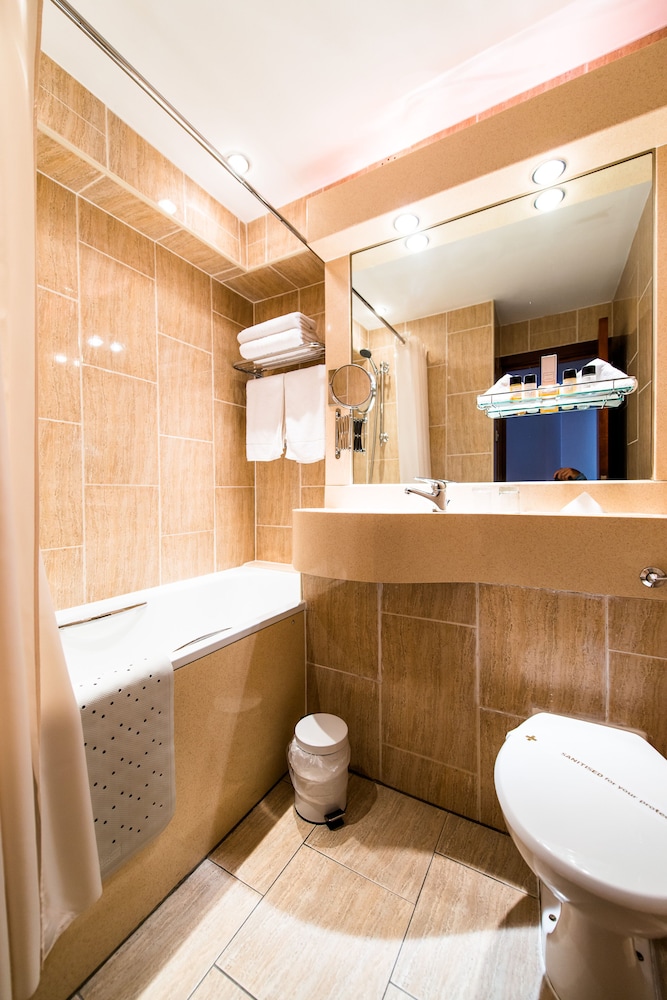 Executive Suite - Photo 2