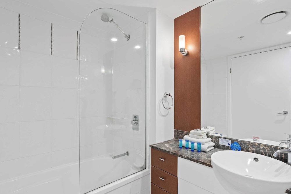 Two-Bedroom Apartment With Ocean View (High Floor) photo 3